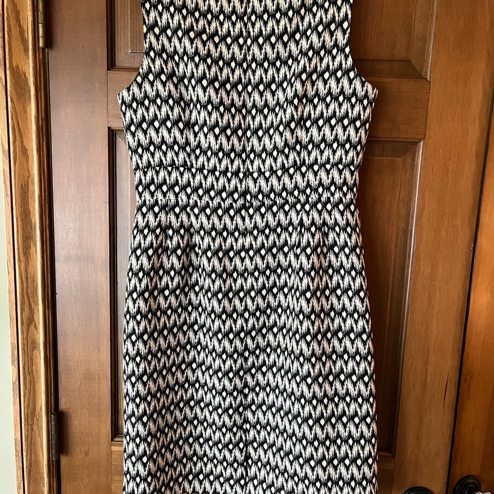 Tahari Dress sz 8 black and cream color pattern - Picture 3 of 10